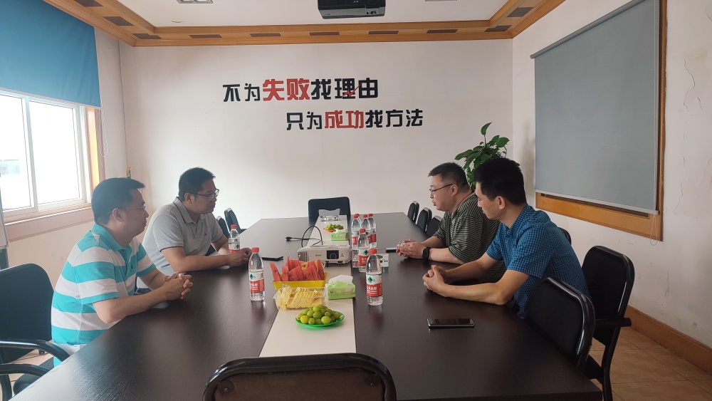 Zhijiang Universityの優れた若い才能を歓迎し、当社を訪問して導きます